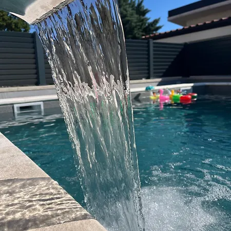 Dora Lejlighed Šmrika