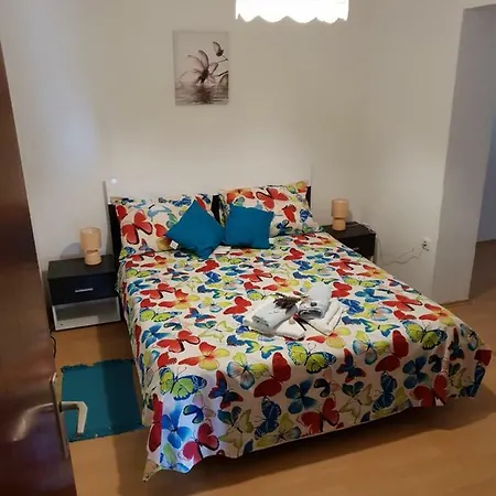 Dora Apartment *